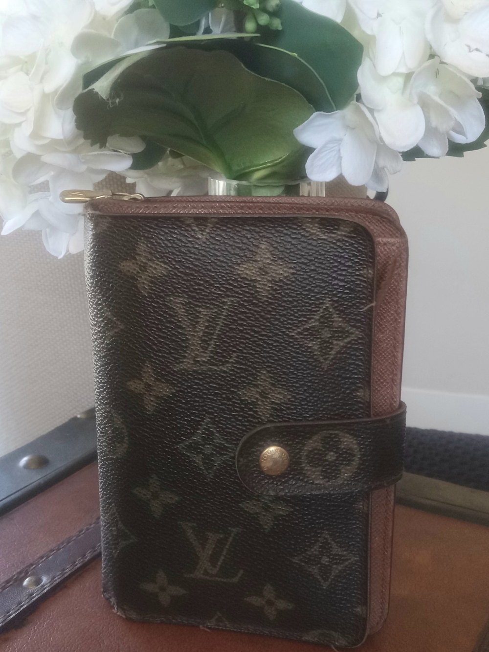 Louis Vuitton Monogram Compact Zipped Wallet - Brown & Gold